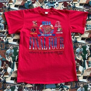 Vintage 1995 Men’s NCAA Final Four Red Graphic Shirt